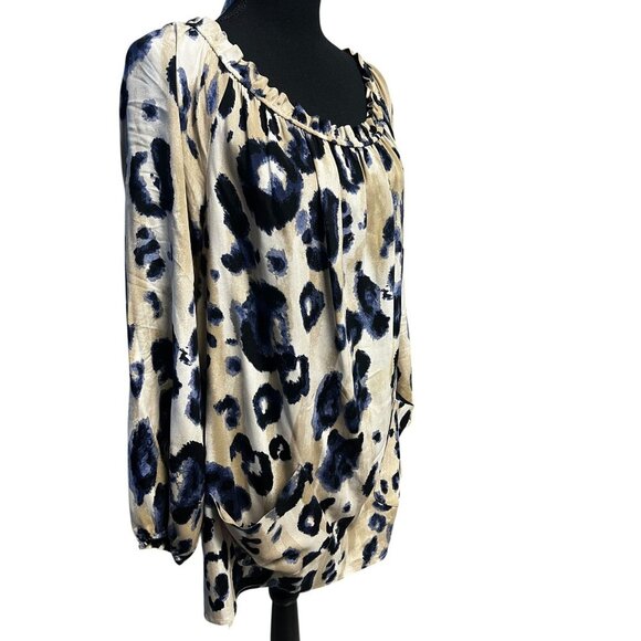 St. John Animal Print Blouse WOMEN L Loose Fit Beige & Navy Long Sleeves Ruffled - Picture 4 of 8